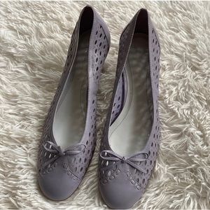 New women’s slip on vintage kitten heels bow leather shoes, size 9